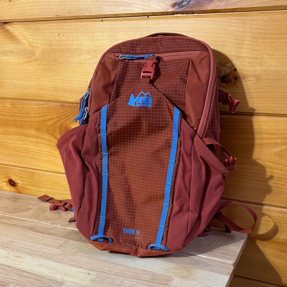 REI Tarn 18 Backpack - Rust and Blue (kids) LIKE NEW
